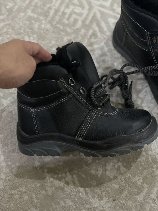 Продам спец обувь 36 размер