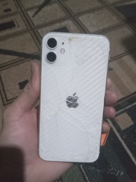 Продам IPhone 11 128