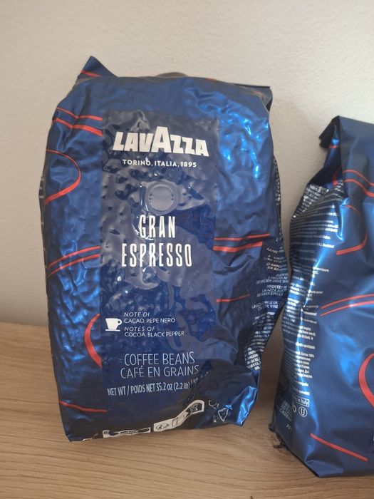 Vand lot cu 2 pungi cu cafea boabe la 1 kg  Lavazza Gran Espresso