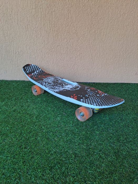 Penny board portabil multicolor cu roti de siliicon si lumini led