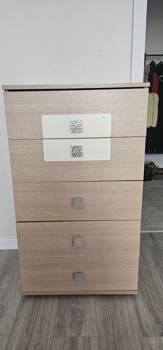 Продам комод с тумбочкой