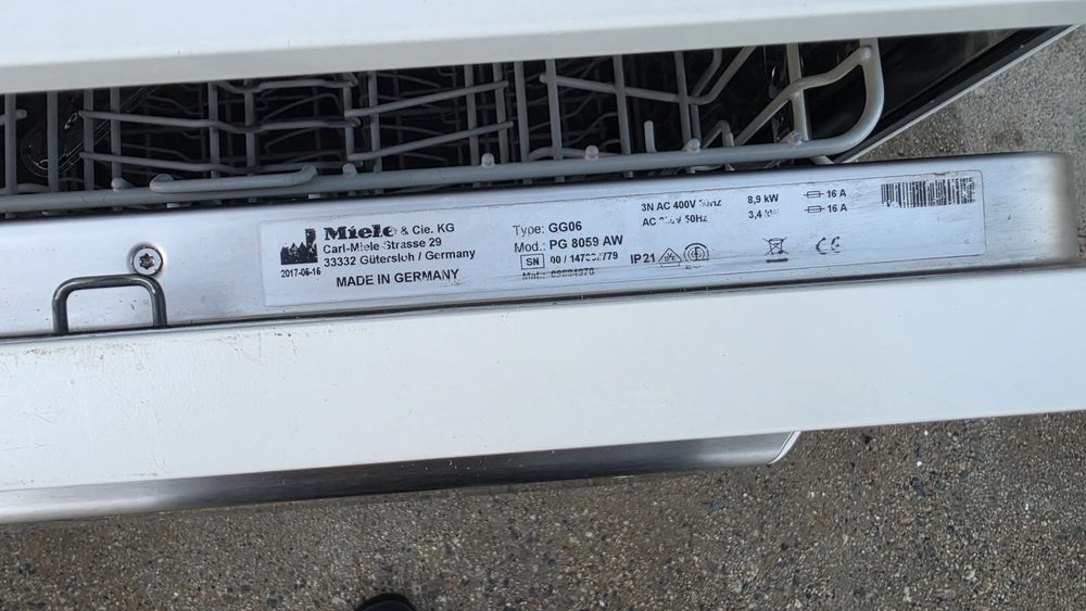 Съдомиялна професионална Miele PG 8059  Свободно стояща