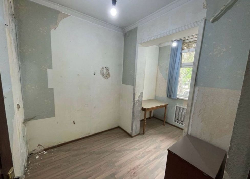 Сотилади Чилонзор 20 квартал 2 хонали