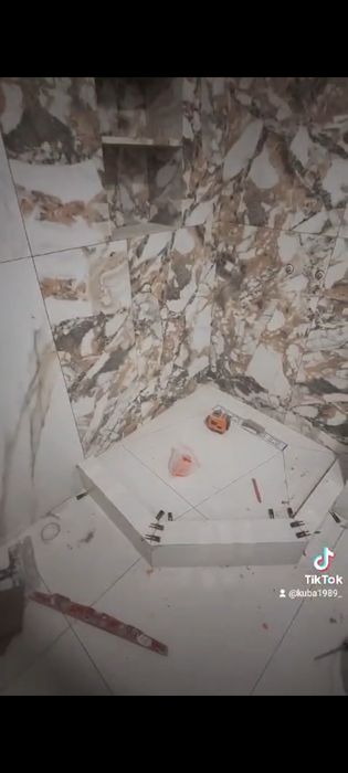 Кафель, обои, ламинат