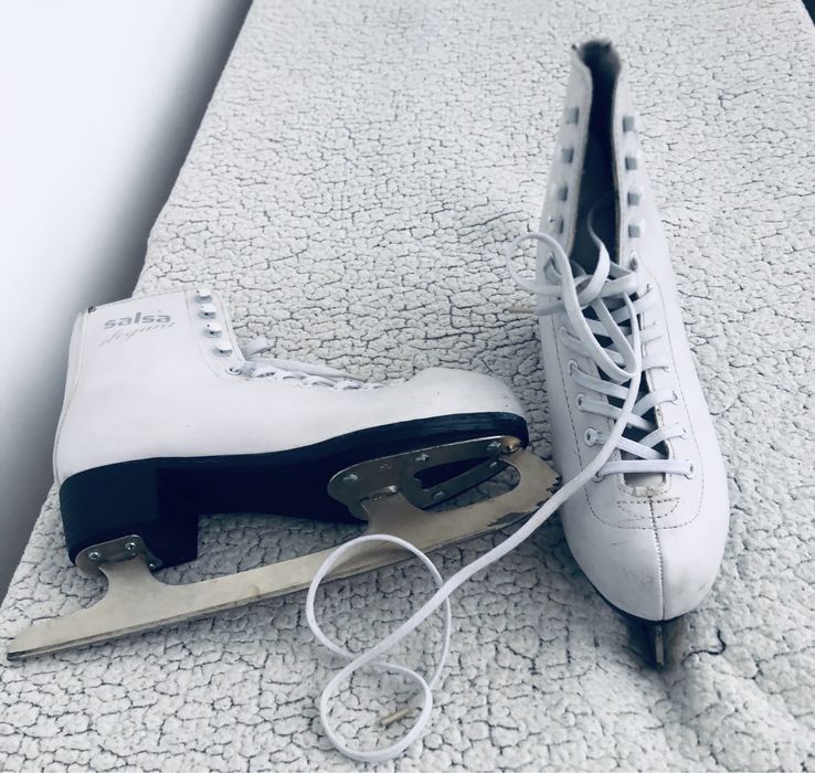 Продам коньки женские.