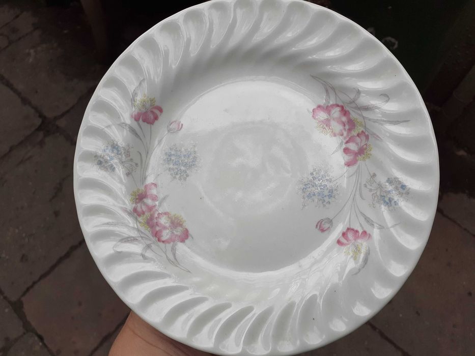 Vand serviciu de Masa 4 persoane din Portelan 21 piese