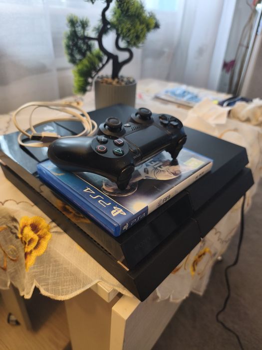 PS  4  play station