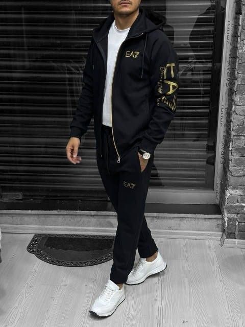 Trening de bărbat model nou