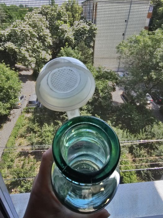 Sticla de lapte cu dop