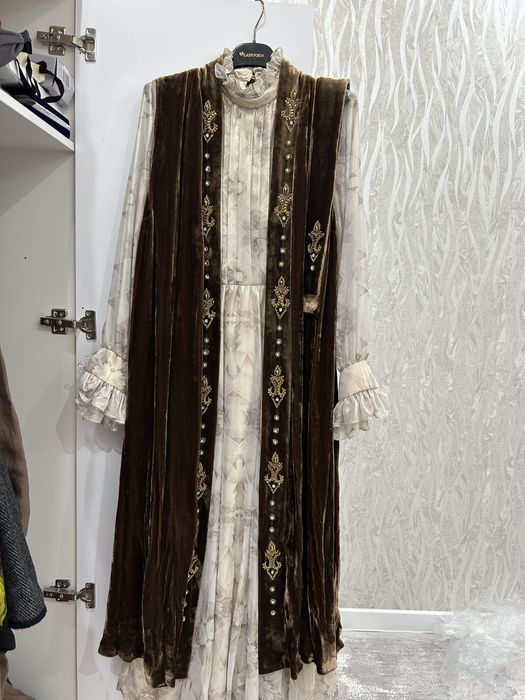 Қазақи нақыштағы шапан