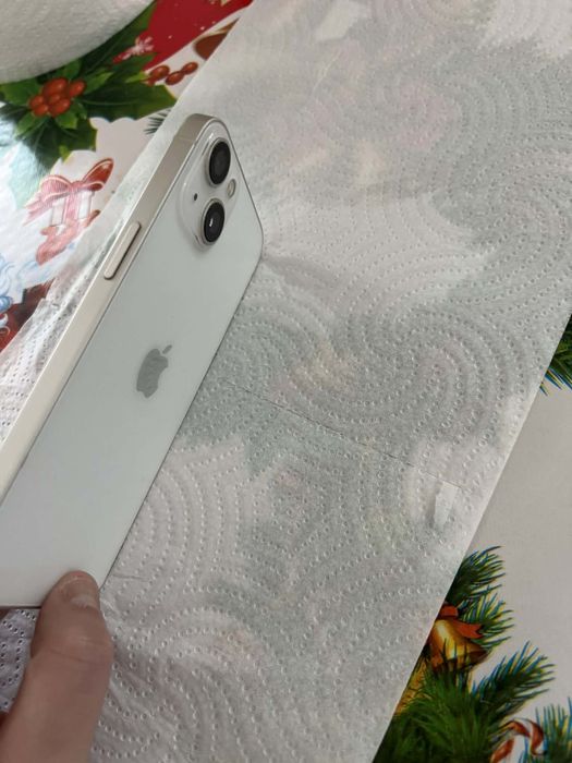 Vând iPhone 13 simplu