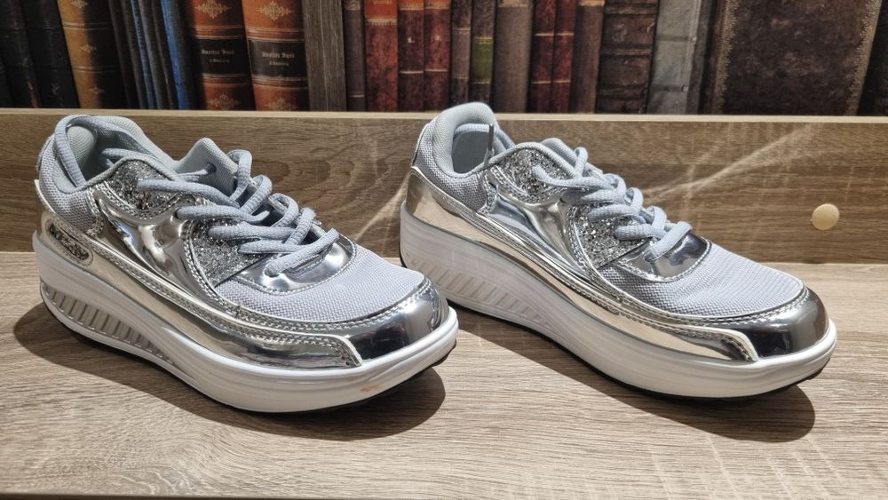 Нови маратонки 39 номер