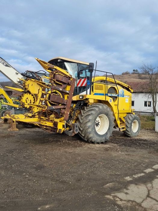 Combina New Holland FX50 complet echipată pentru siloz și porumb