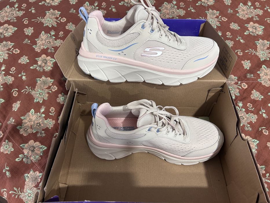 Фирменные кроссовки Skechers