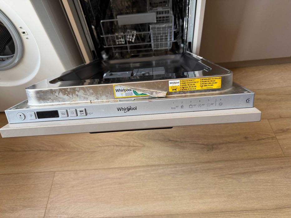 Вградена миялна Whirlpool 6th Sense