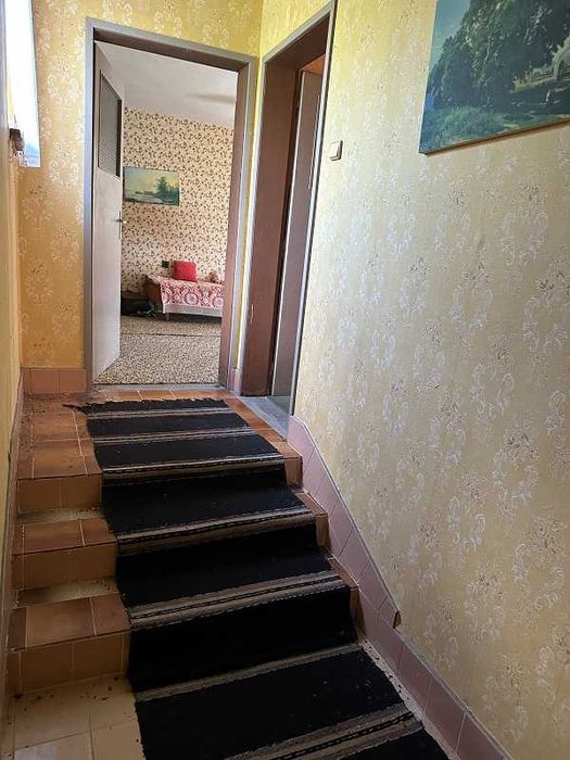 къща, тухла 1984г. , на 2 етажа, село Долна Диканя, двор 870м