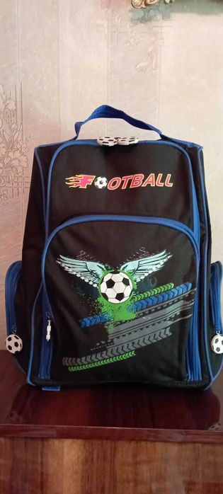 Продается школьный рюкзак
