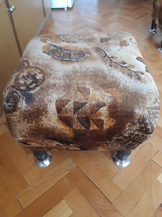 Тапициран Фотьойл + две табуретки