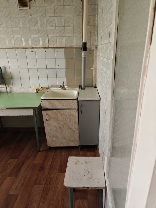 Продам свою 2/4/4  В 9 мкр. г.Навои. Возле налоговой.