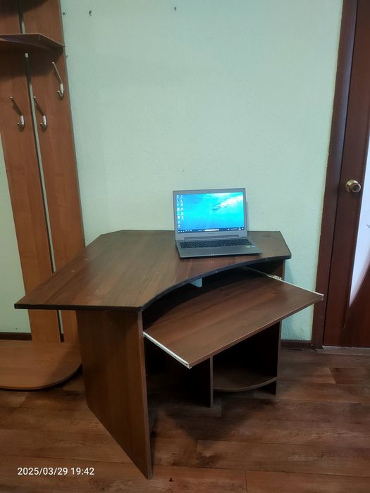 Стол письменный, рабочий.