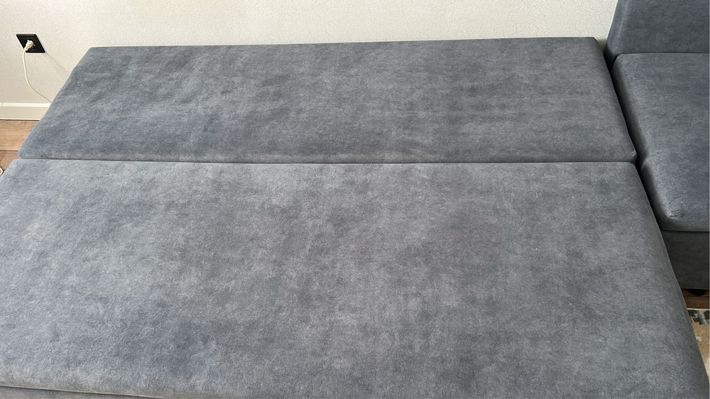 Стол 6 шт стулями и диван