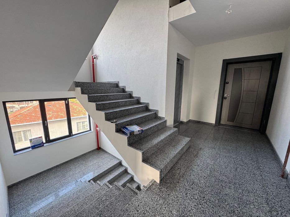 Тристаен Газифициран Апартамент Ново Строителство , Широк Център