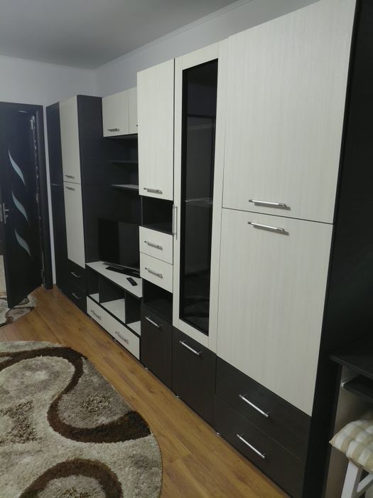 Închiriez garsoniera