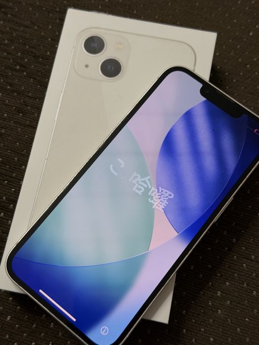 Продаю Айфон 13, белый