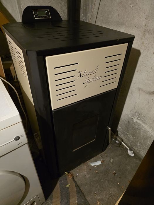 Продавам пелетна камина Mareli Systems PSN 25 kW + 3 радиатора