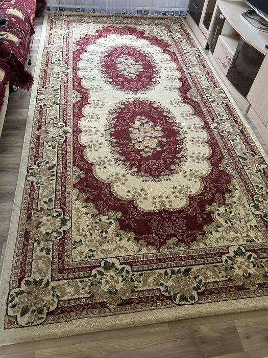 СРОЧНО ПРОДАМ Ковер, Шкаф, Диваны