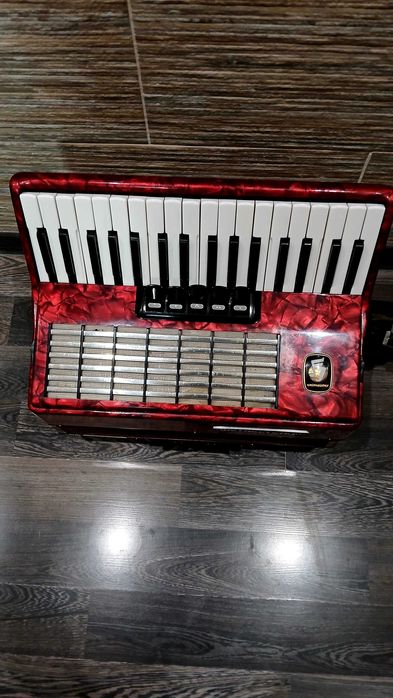 Акордеон Weltmeiyter 60баса