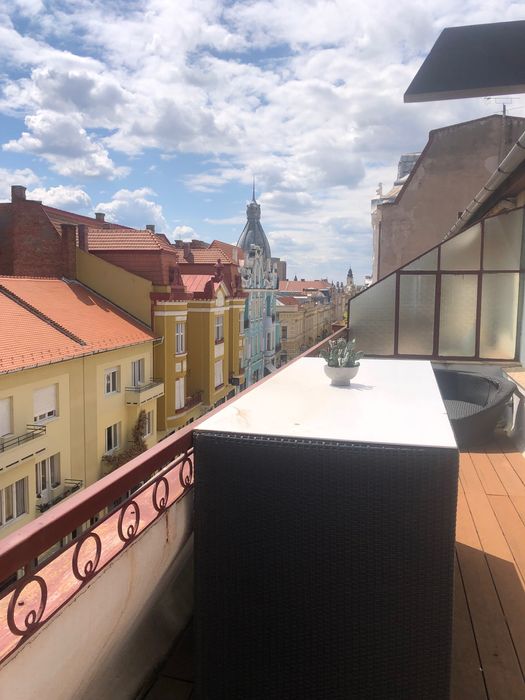 Apt.4 camere cu vedere pe pietonală Republicii