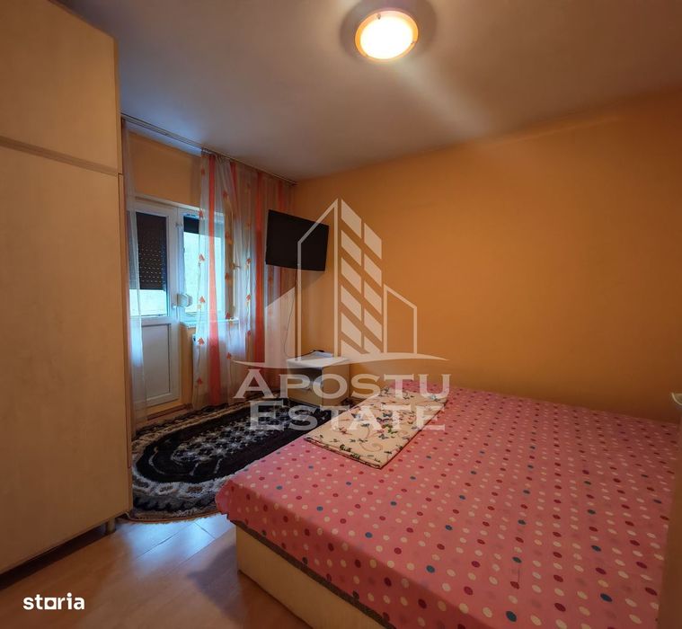 Apartament de vanzare,3 camere si 2 bai,etaj intermediar,zona Aradului