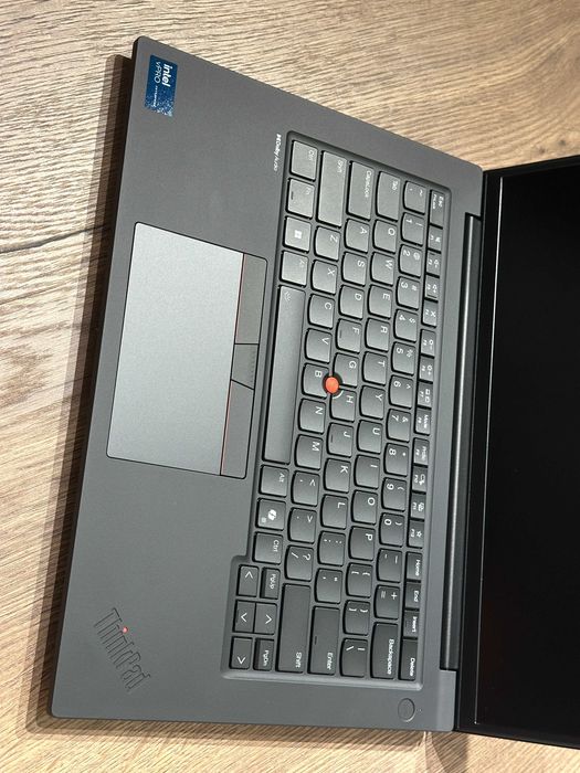 Laptop Business Lenovo ThinkPad P14s Gen 5 14.5" QHD 90Hz Touch Ultra 7 32GB Ram Intel ARC 1TB SSD Firma Factura AlienStrore