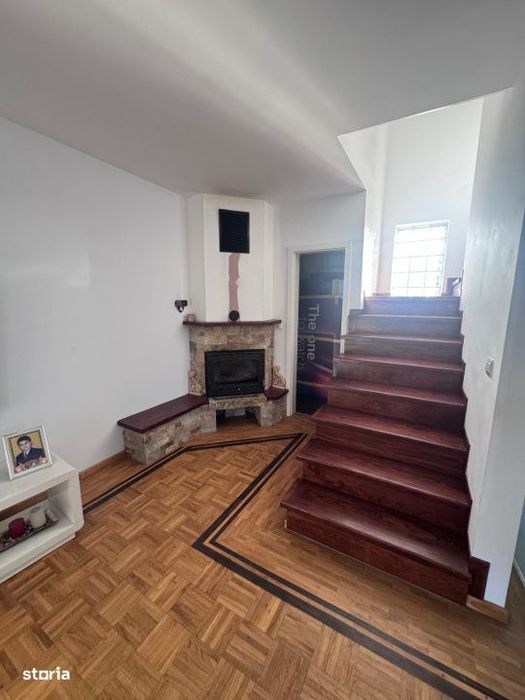Casa individuala cu garaj si foisor, centru- Horodnic de Sus