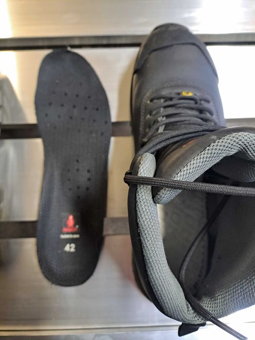 Bocanci protecție mascot