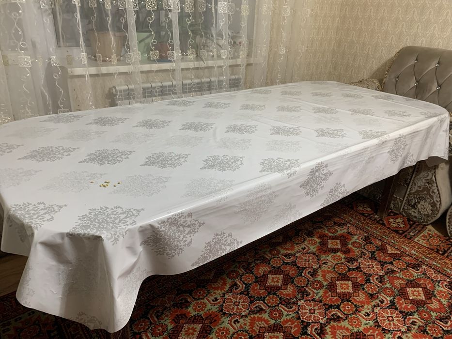 Продается стол обеденный широкий