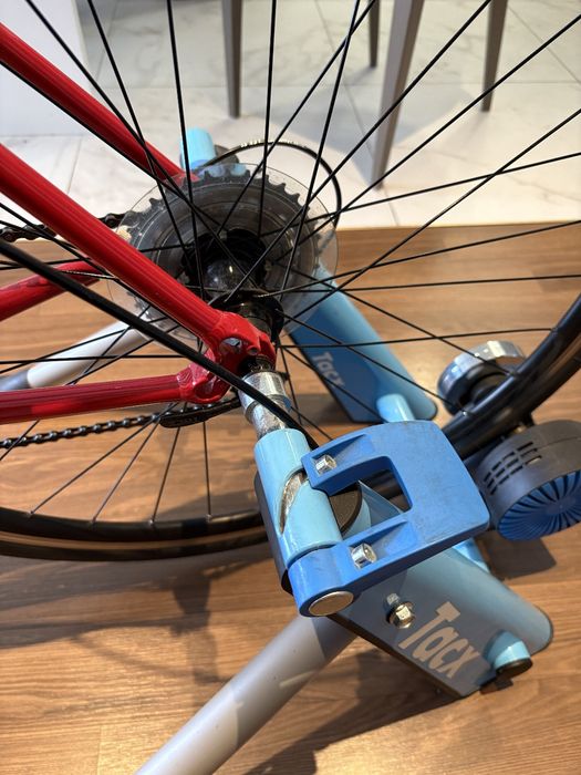 Велостанок Tacx.