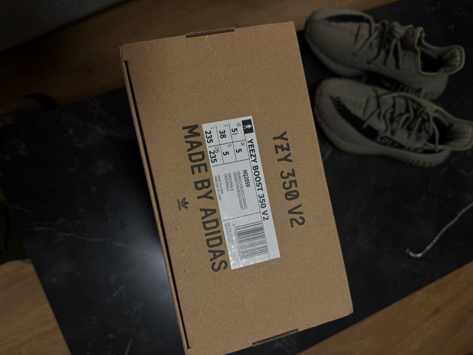 Adidas Yeezy Boost graphite marimea 38