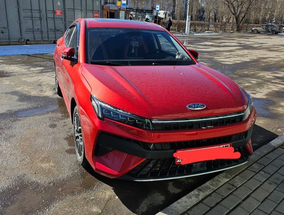 Продам новую машину JAC J7+