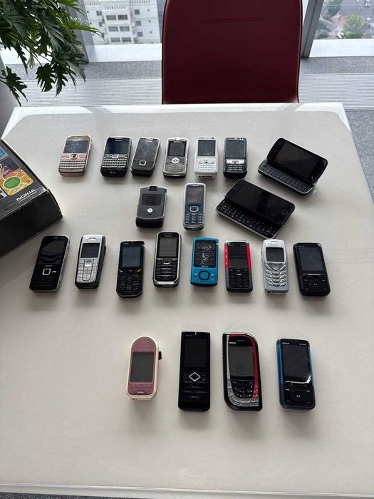 Nokia, iPhone, Motorola, Vertu