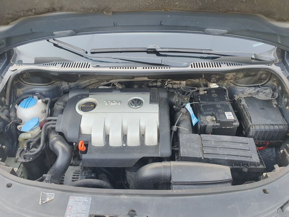 Vând Volkswagen Touran