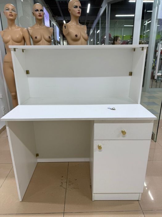 Продается мебель для магазина