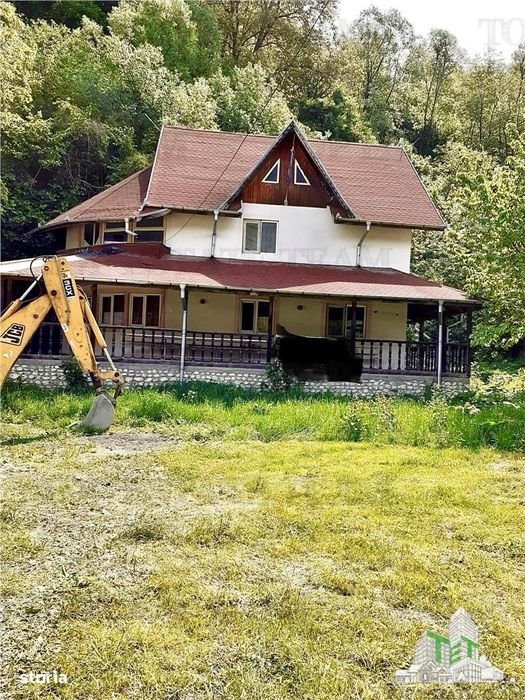 VIla 5 camere + casa rustica 4 camere, teren 5699 mp, ideal pentru inv