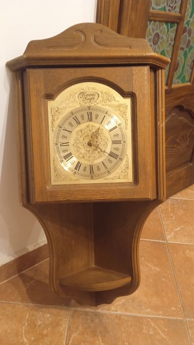 Ceas perete de colt, Tempus Fugit tip dulapior cu raft, lemn stejar