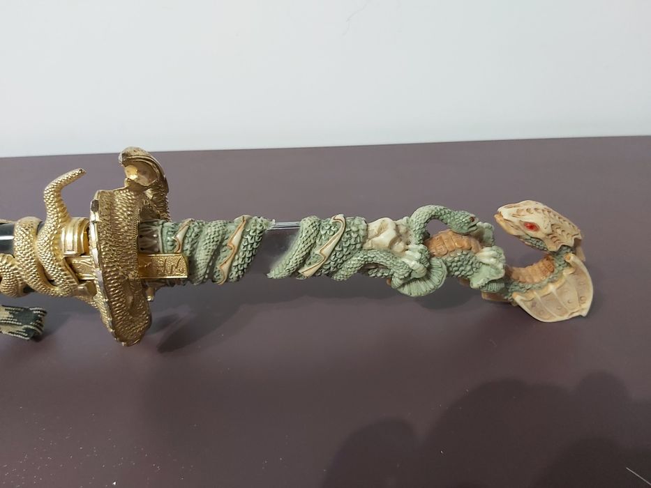 Decor sabie cu cap dragon