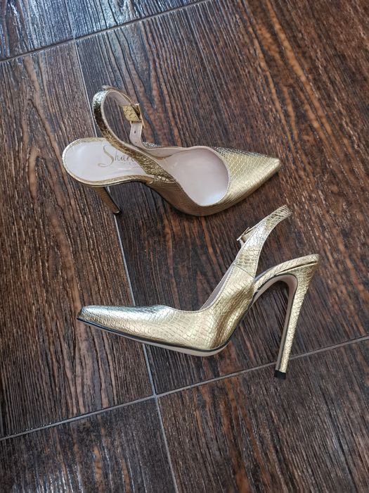 Cizme, pantofi și saboți