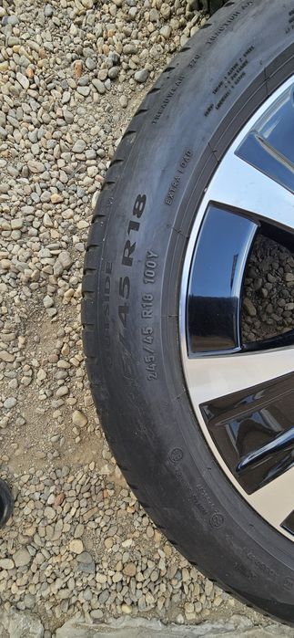 Jante R18 Anvelope original Mercedes E-Klasse 245/45 R18 275/40 R18 senzori Pirelli