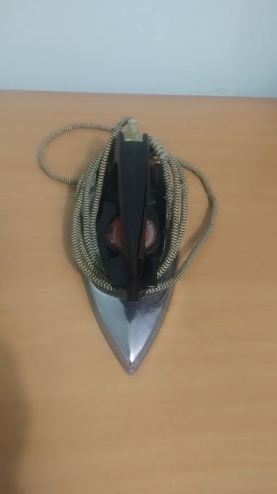 Продам утюги производство СССР рабочие отдам недорого