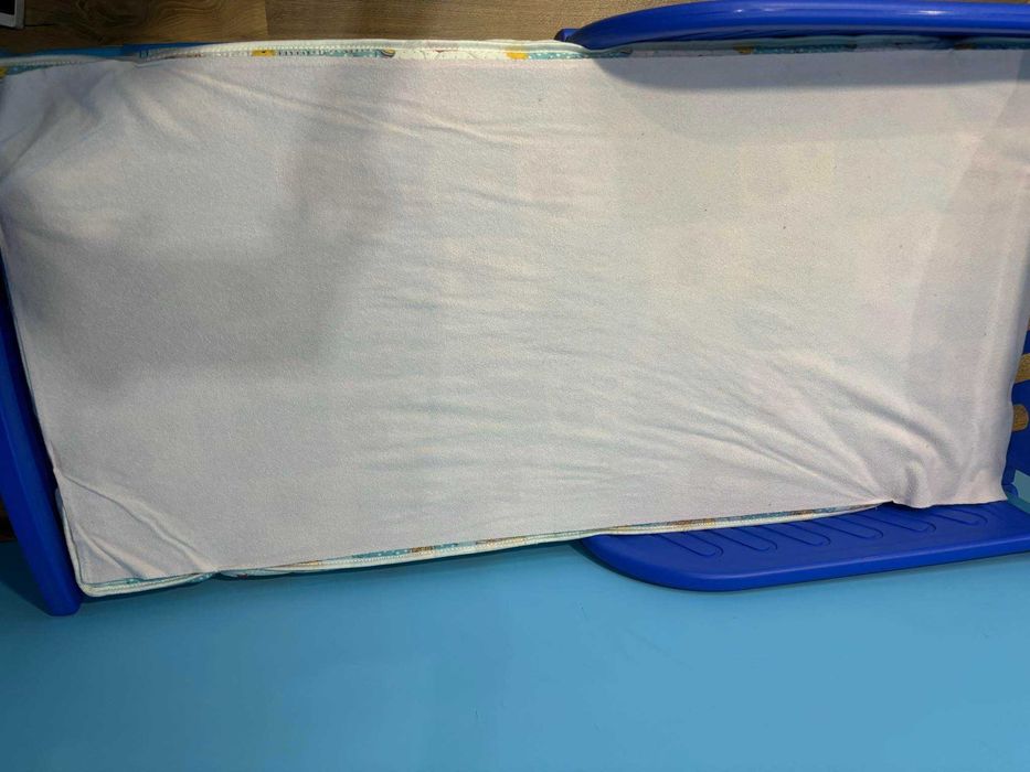 Детско пластмасово легло с матрак